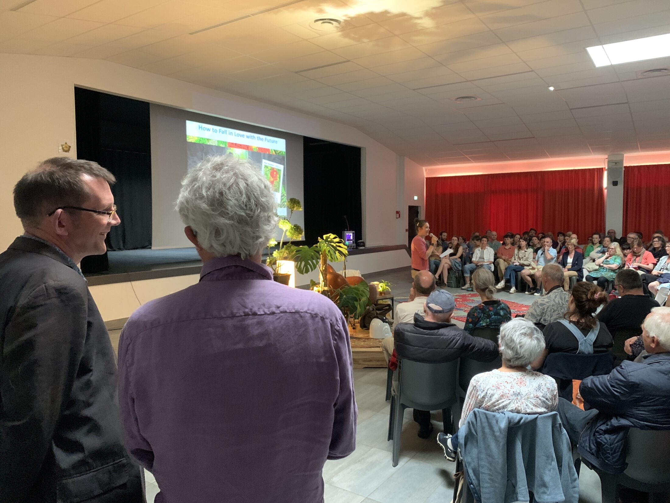18h30 : début de la conférence